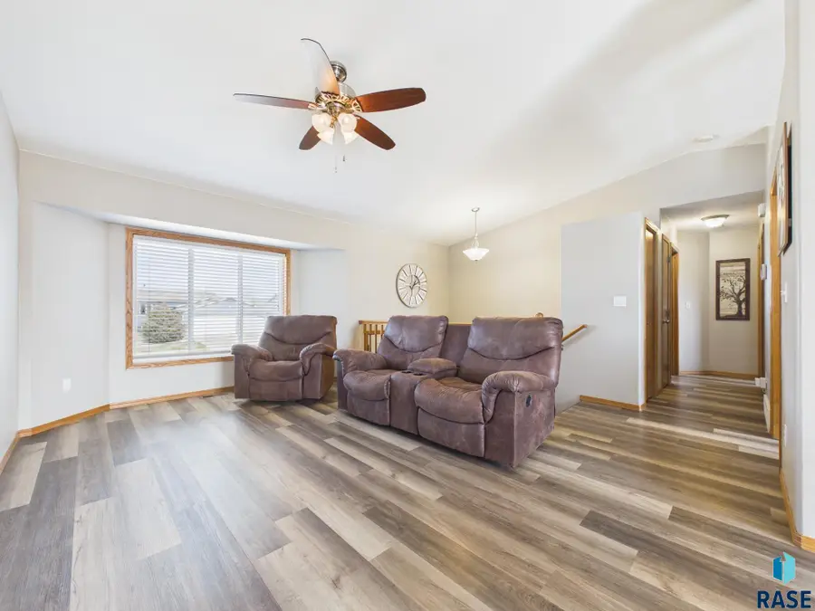 4117 W 92nd St, Sioux Falls, SD 57108 - #3