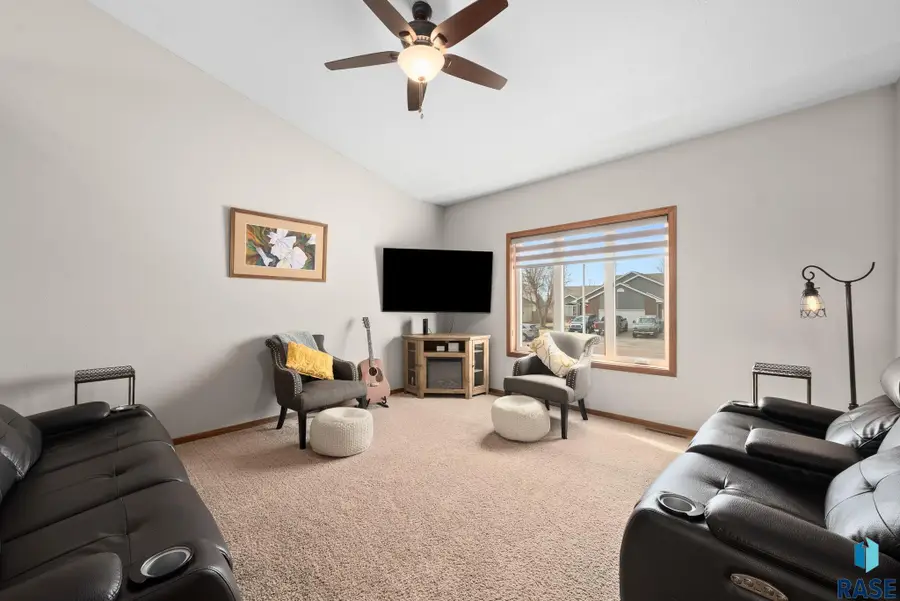 4708 E Tiger Lilly St, Sioux Falls, SD 57110 - #3