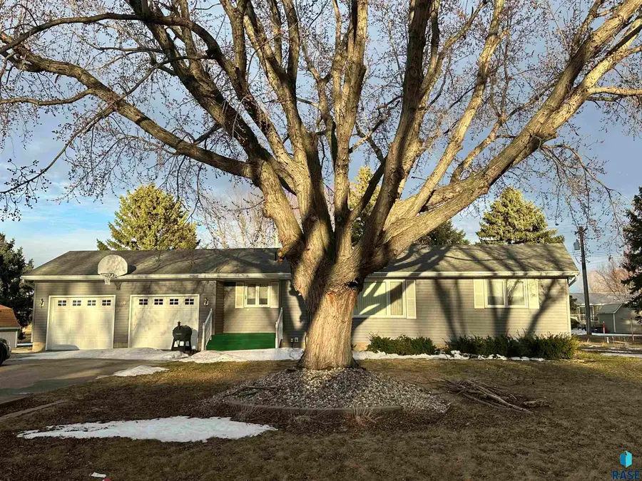 100 S Relanto St, Freeman, SD 57029 - #2