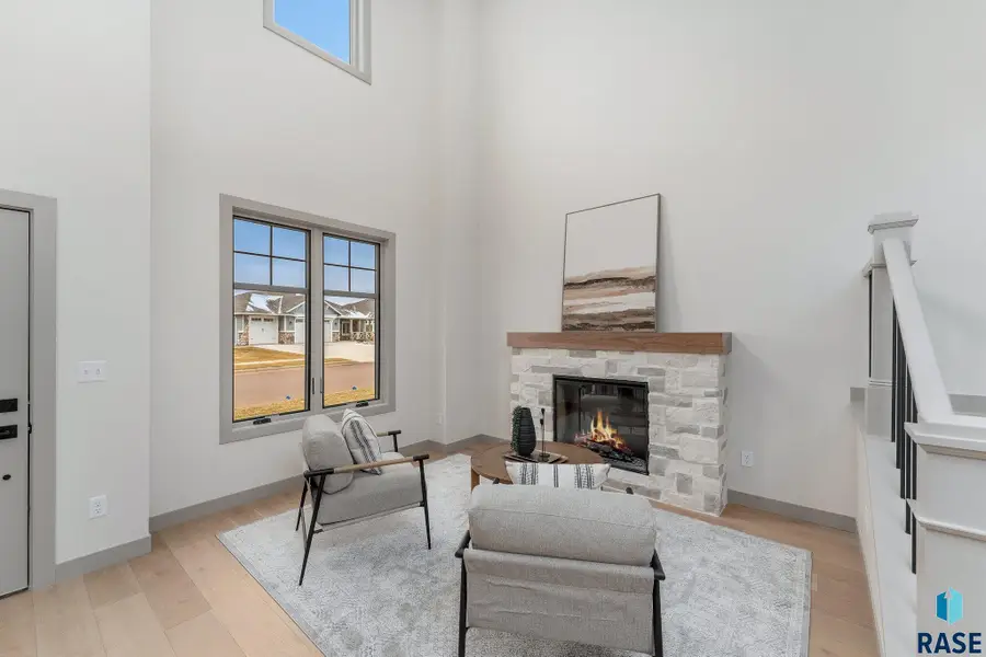 8611 W Shoreline Pl, Sioux Falls, SD 57107 - #3