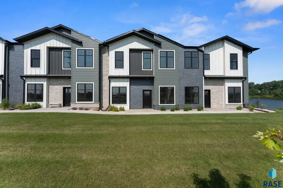106 N Bryggen Pl, Sioux Falls, SD 57107 - #2