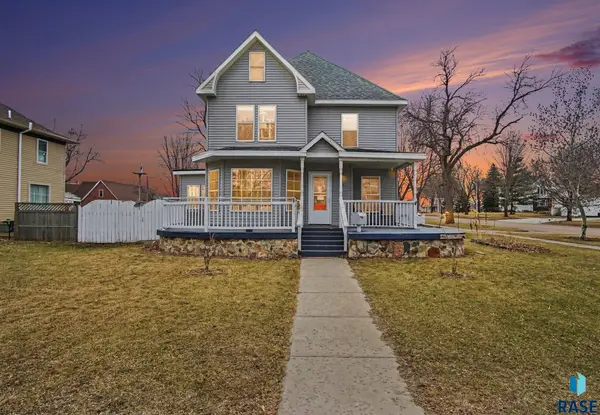 321 NW 4th St, Madison, SD 57042