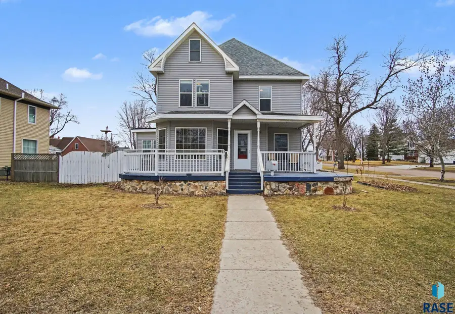 321 NW 4th St, Madison, SD 57042 - #2