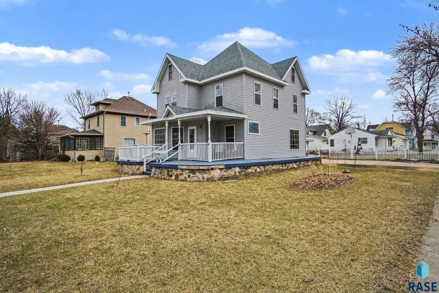 321 NW 4th St, Madison, SD 57042 - #3