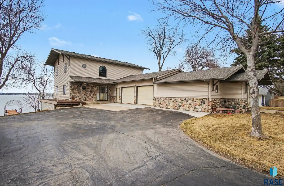 6797 Zimmerman Dr, Wentworth, SD 57075 - #1