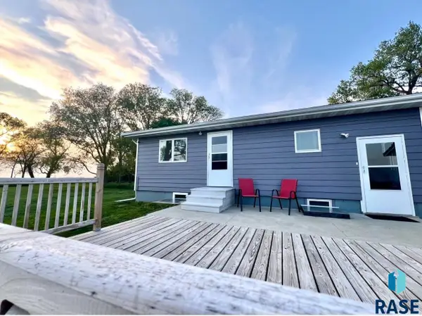 48358 234th St, Flandreau, SD 57028