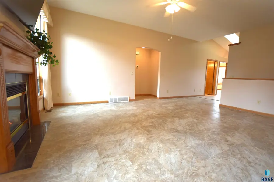 5305 W Sunnydale Pl, Sioux Falls, SD 57106 - #3