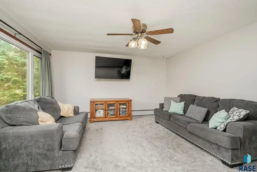 825 S Willow Ave, Sioux Falls, SD 57104 - #3