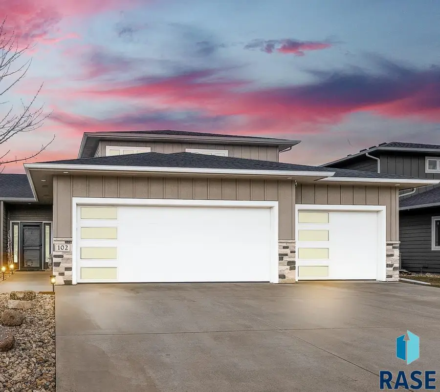 102 E Ivy Rd Ln, Tea, SD 57064 - #2