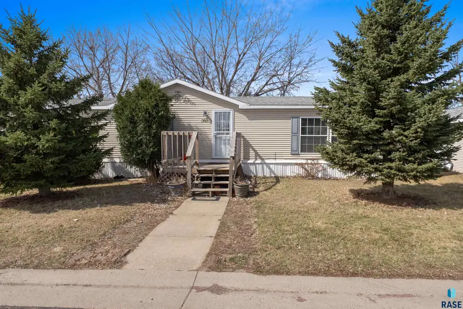 305 N Rochelle Pl, Sioux Falls, SD 57110 - #2