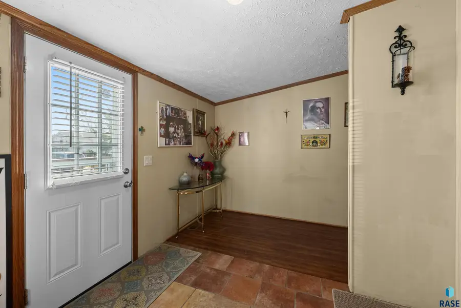 305 N Rochelle Pl, Sioux Falls, SD 57110 - #3