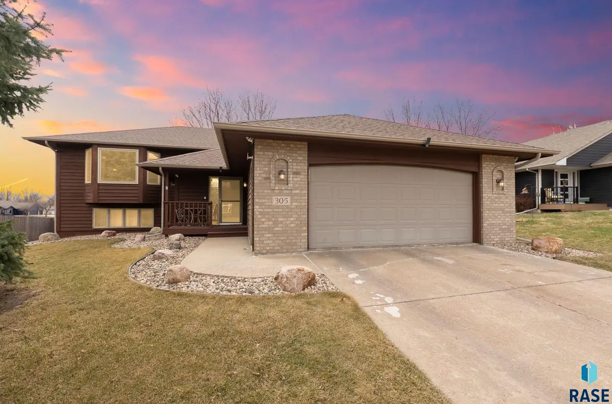 305 N La Salle Ave, Sioux Falls, SD 57110 - #1