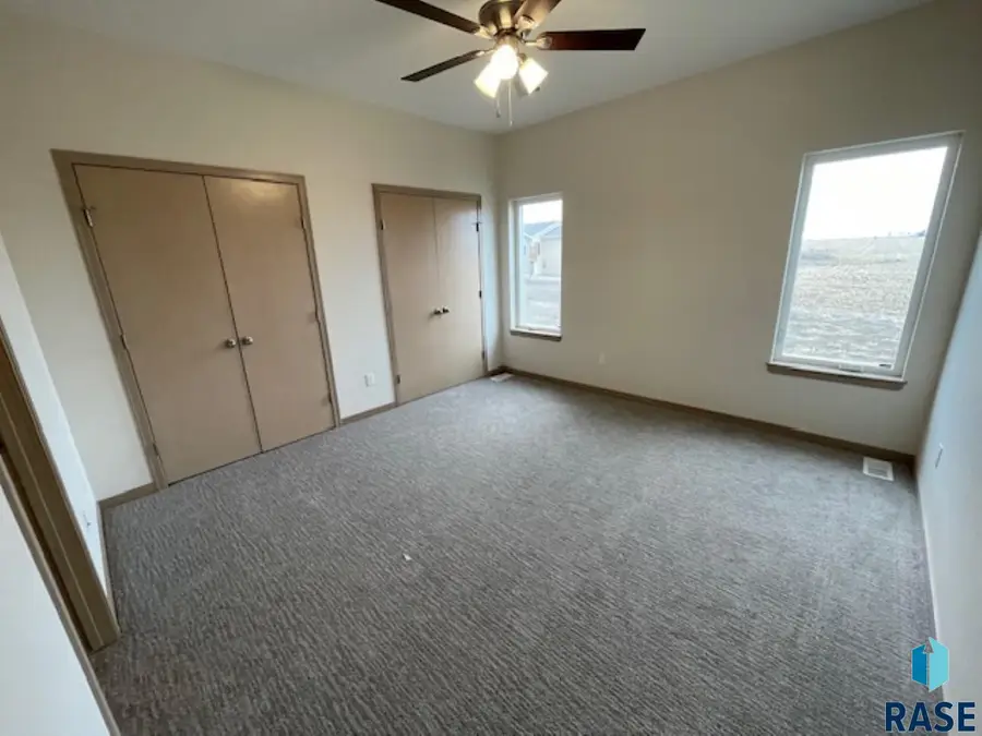 9621 W Tunis Dr, Sioux Falls, SD 57106 - #3