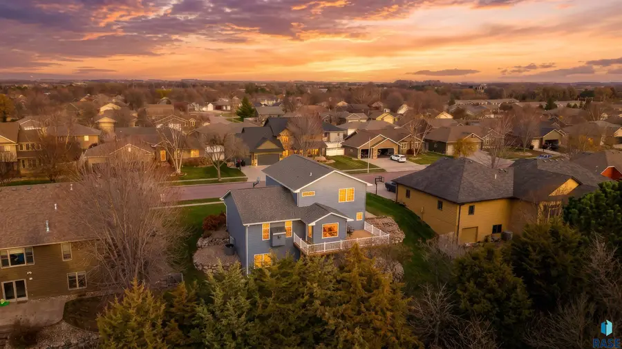 1709 S Parkview Blvd, Brandon, SD 57005 - #2