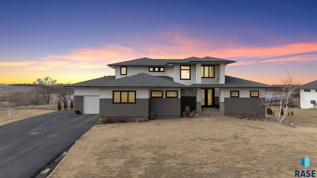 26183 Sunset Bluff Dr, Canistota, SD 57012 - #1