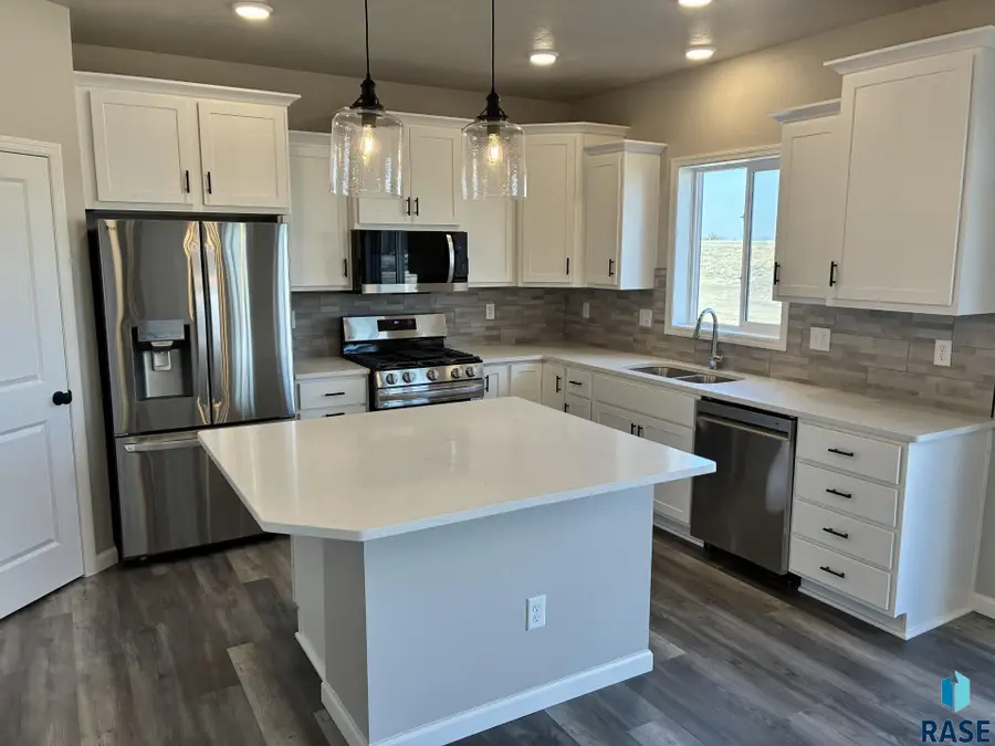 2200 E Bergen Cir, Brandon, SD 57005 - #3