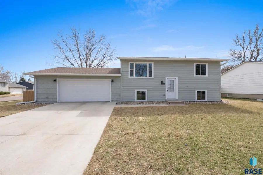 5901 W 58th St, Sioux Falls, SD 57106 - #2