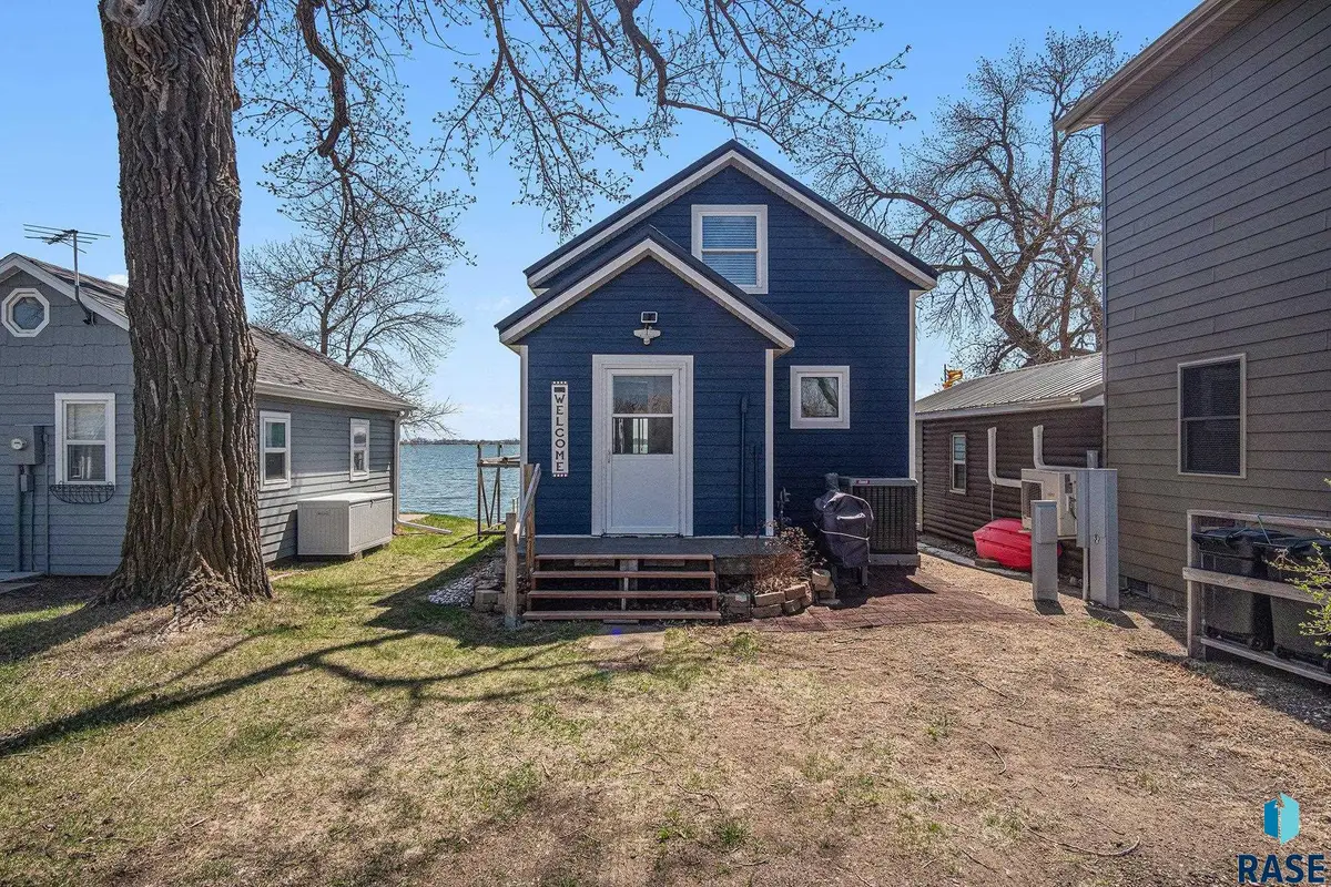 6651 Wentworth Park Dr, Wentworth, SD 57075 - #1