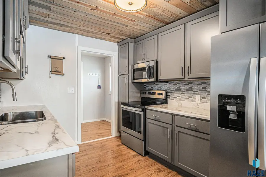 6651 Wentworth Park Dr, Wentworth, SD 57075 - #2