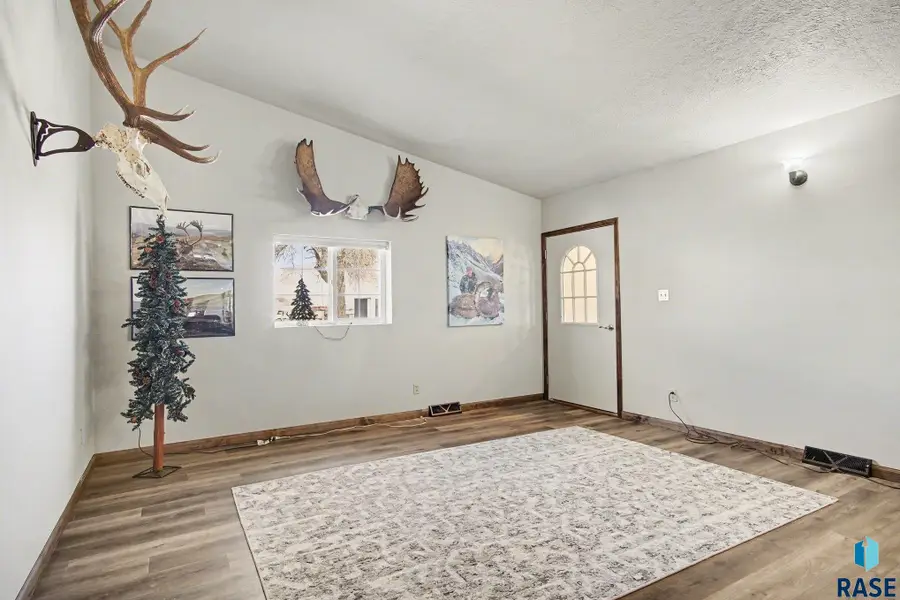 233 E Main St, Ramona, SD 57054 - #2