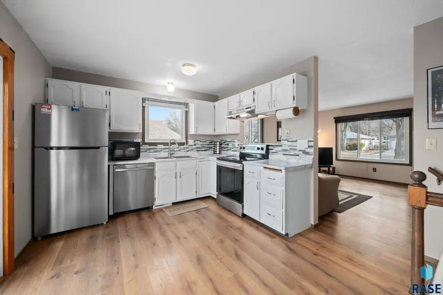 2427 S Center Ave, Sioux Falls, SD 57105 - #2