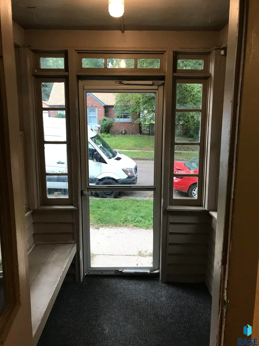 1016 W 27th St, Sioux Falls, SD 57105 - #3