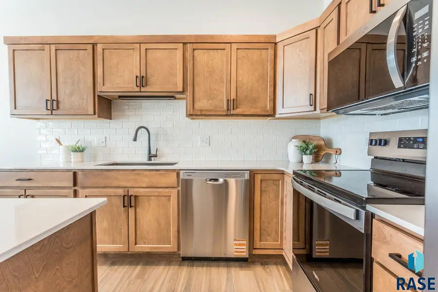 2313 E Jetty Pl, Sioux Falls, SD 57108 - #2