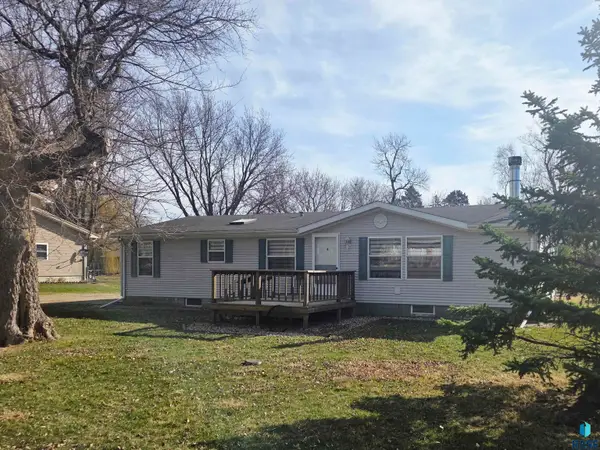 212 S Perry Ave, Colman, SD 57017
