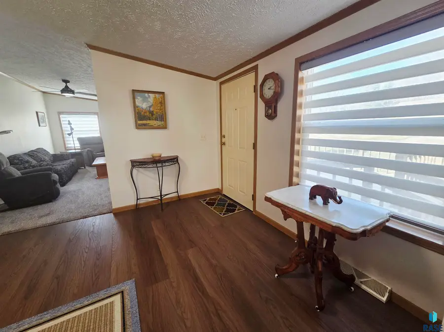 212 S Perry Ave, Colman, SD 57017 - #2