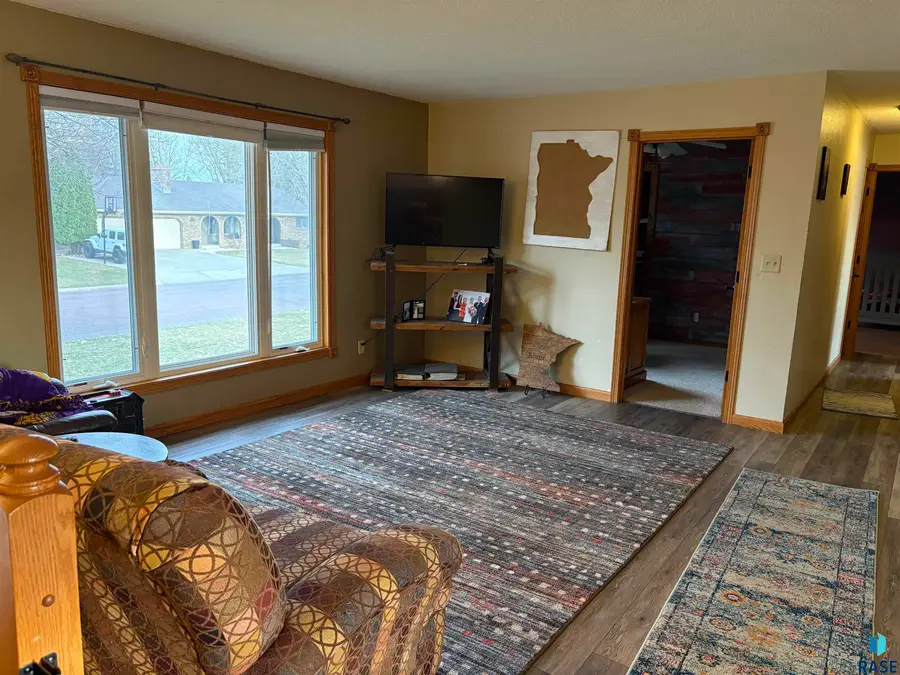 902 SE 5th Ave, Pipestone, SD 56164 - #2