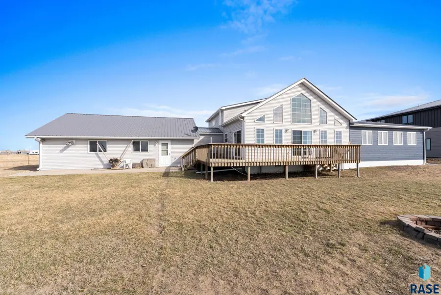 2041 Twin Lakes Rd, Lake Preston, SD 57249 - #2