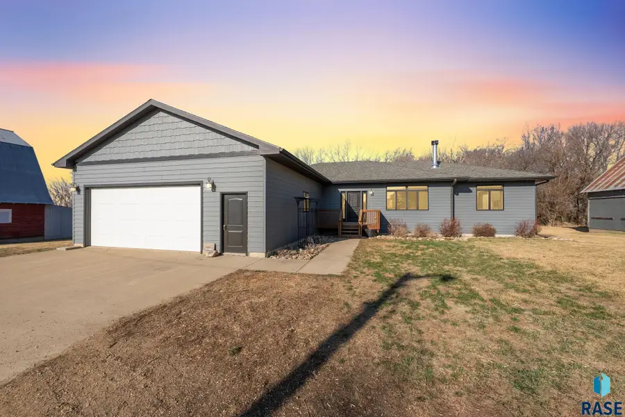 30433 469th Ave, Beresford, SD 57004 - #2