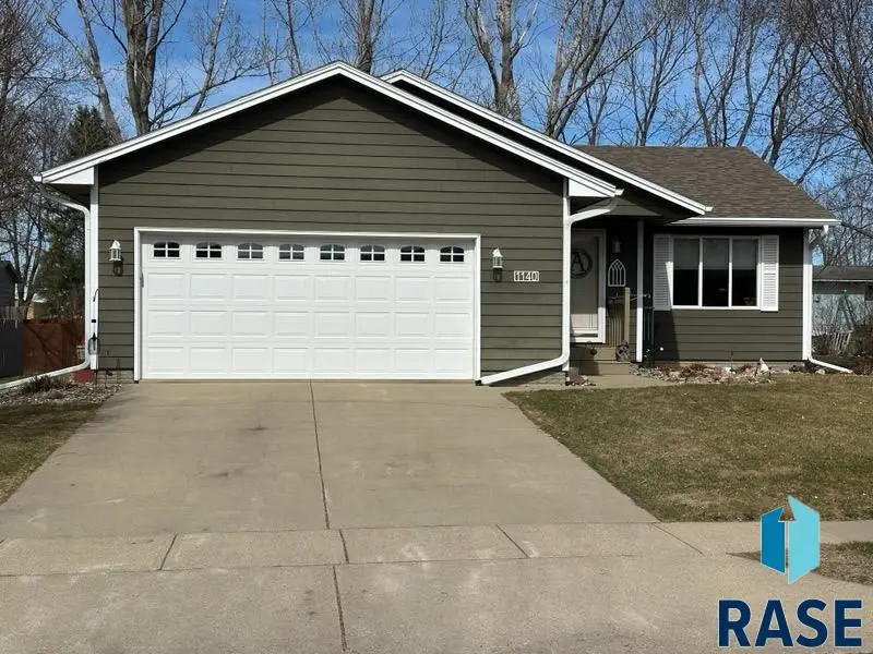1140 Sunset Dr, Beresford, SD 57004 - #1