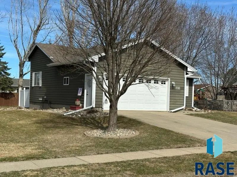 1140 Sunset Dr, Beresford, SD 57004 - #2