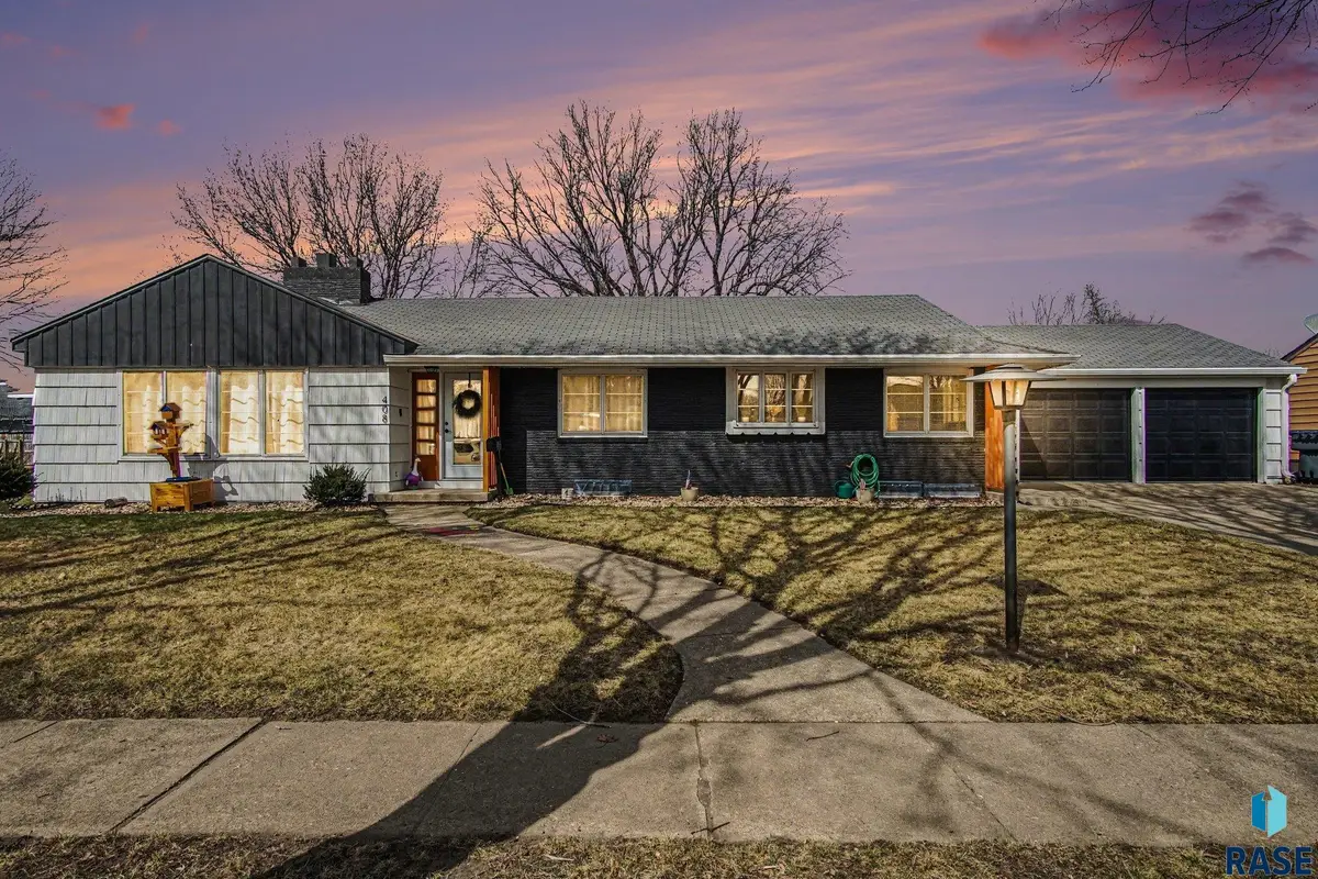 408 W Bishop St, Luverne, MN 56156 - #1