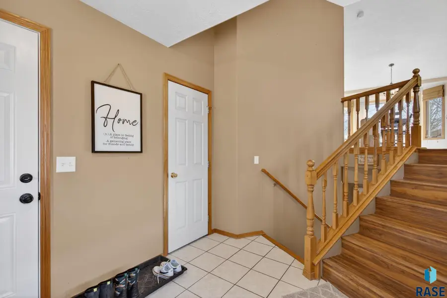 4219 E 37th St, Sioux Falls, SD 57103 - #3