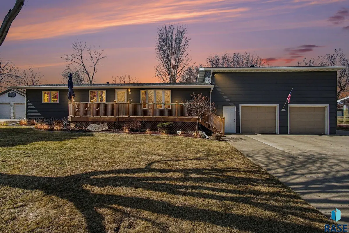 516 S Donaldson St, Luverne, MN 56156 - #1