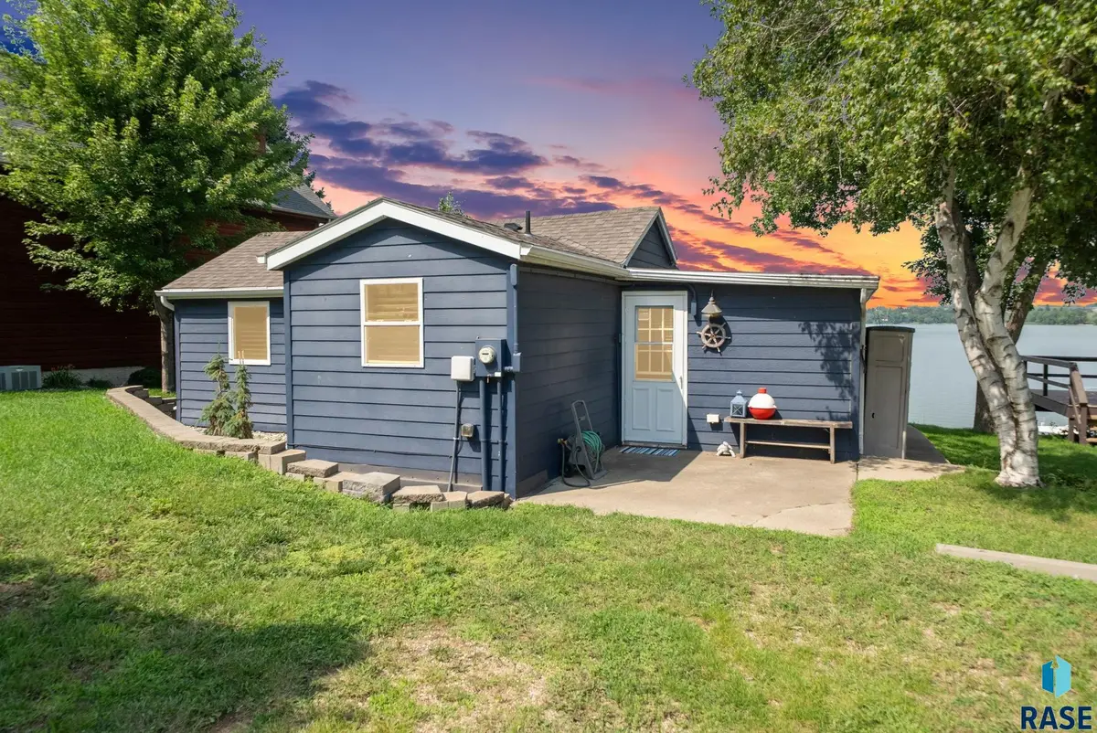 316 Best Point Dr, Madison, SD 57042 - #1