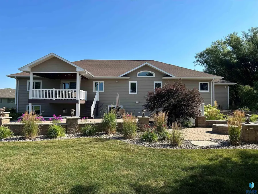 1103 S Dewald St, Freeman, SD 57029 - #2