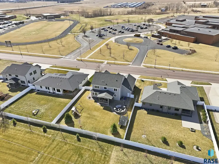 2504 W 95th St, Sioux Falls, SD 57108 - #3