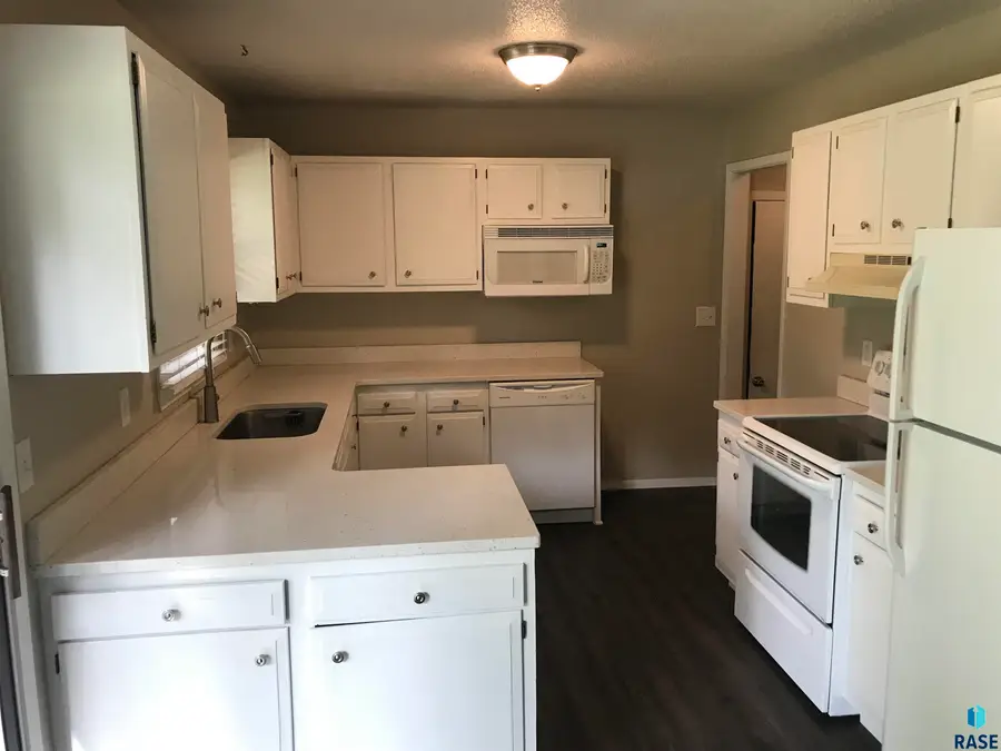 4013 S Drexel Dr, Sioux Falls, SD 57106 - #2