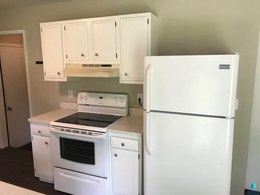 4013 S Drexel Dr, Sioux Falls, SD 57106 - #3