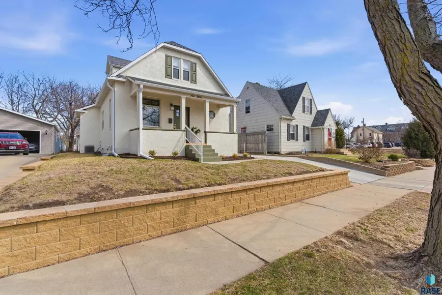 304 Highland Ave, Sioux Falls, SD 57103 - #2