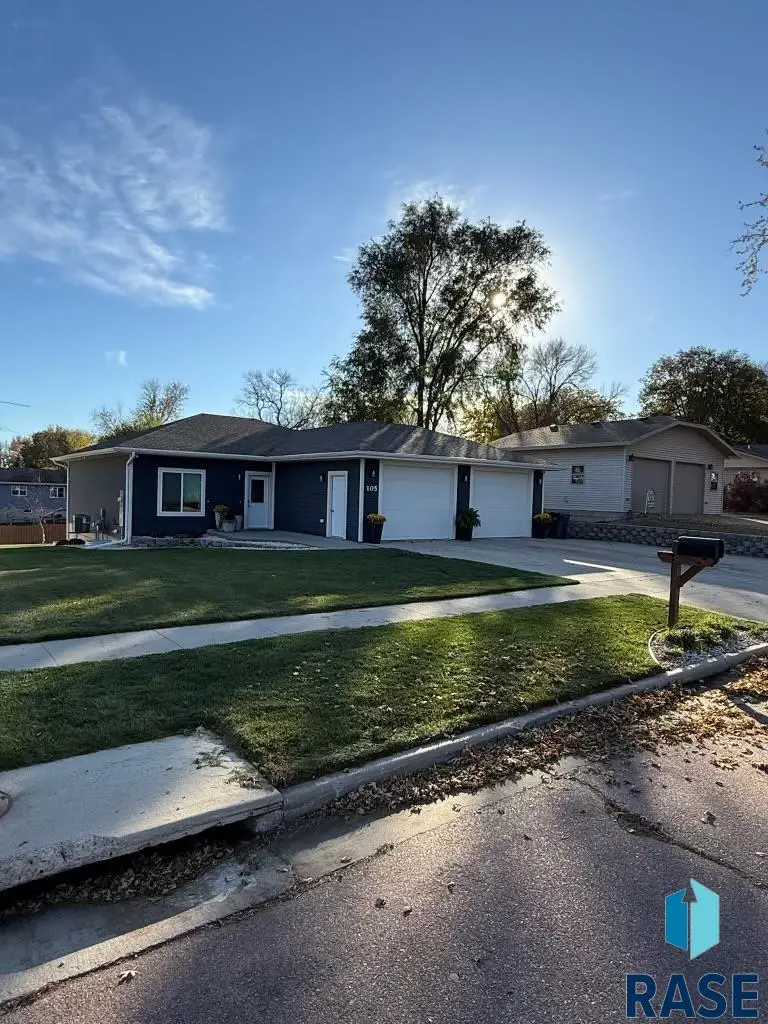 105 E 7th St, Dell Rapids, SD 57022 - #3