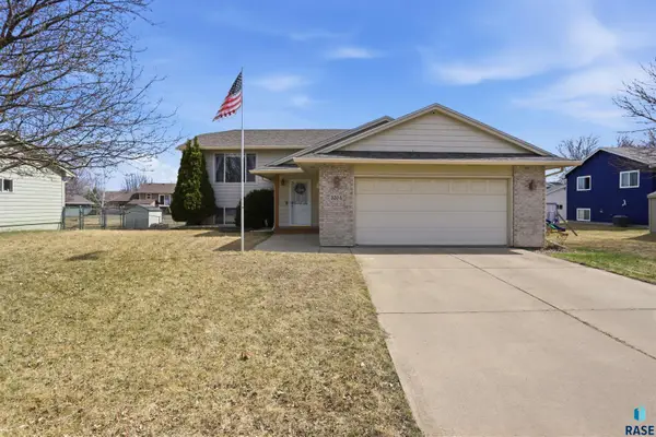 5704 S Megan Ave, Sioux Falls, SD 57106