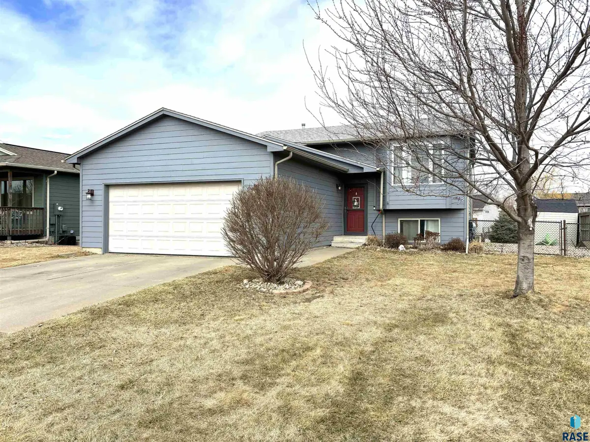606 W Lois Ln, Harrisburg, SD 57032 - #1