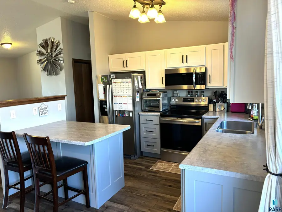 606 W Lois Ln, Harrisburg, SD 57032 - #3
