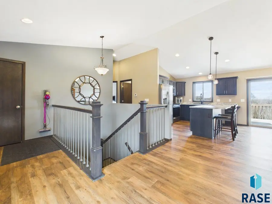 1724 E Tracy Ln, Sioux Falls, SD 57103 - #2