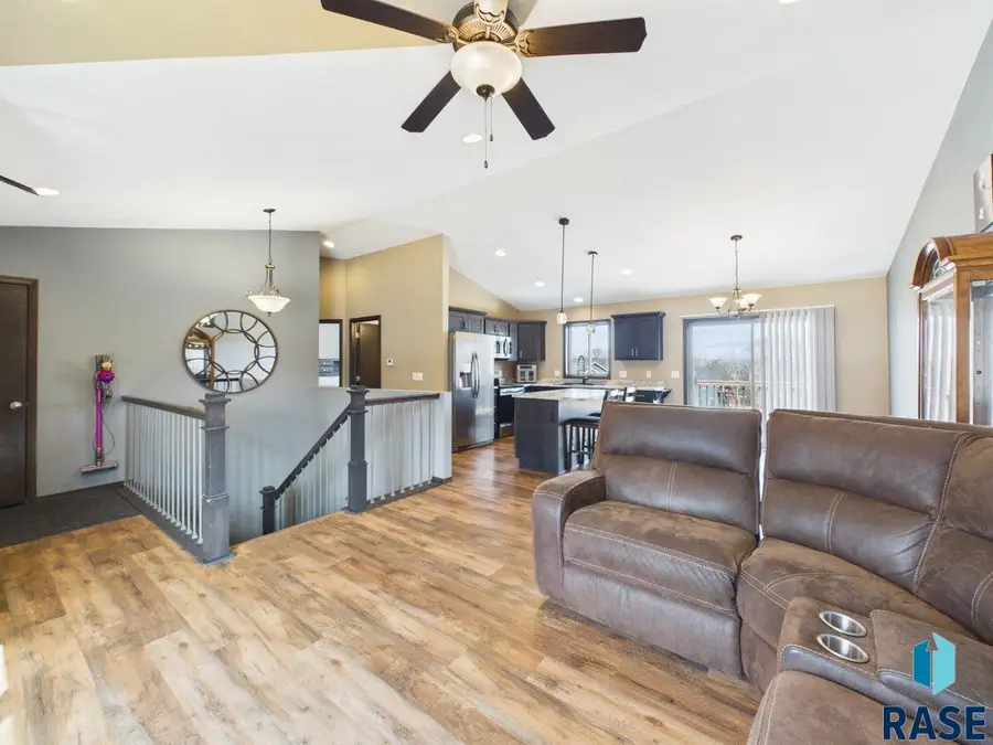 1724 E Tracy Ln, Sioux Falls, SD 57103 - #3