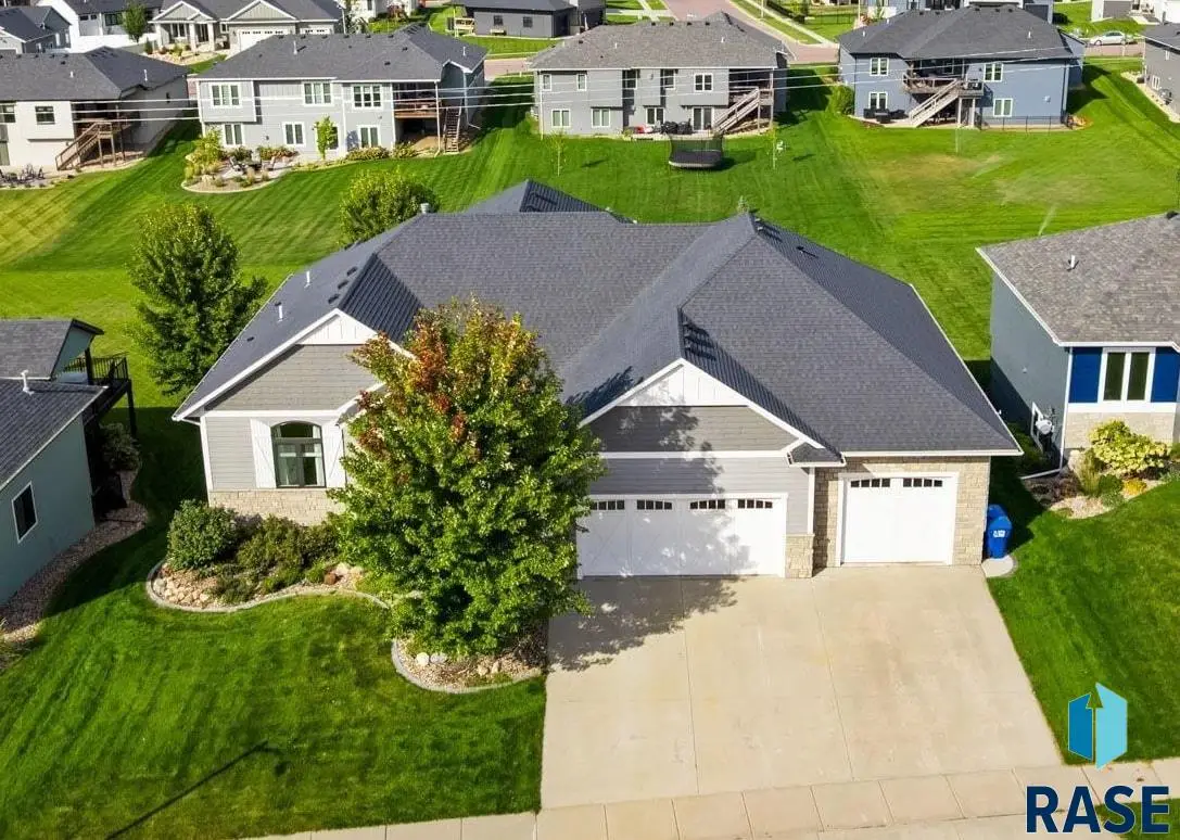 607 S Torrey Pine Ln, Sioux Falls, SD 57110 - #1